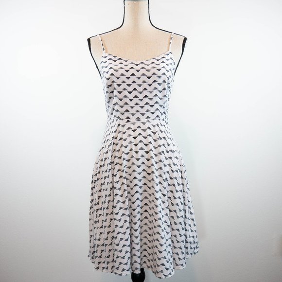 Old Navy Dresses & Skirts - Old Navy Fit & Flare Chevron Cami Dress Size S